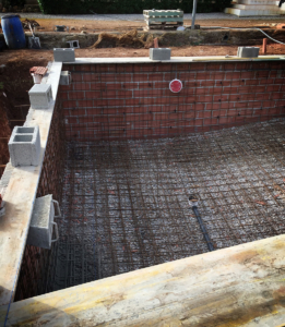 Mesh installation for new swimming pool construction