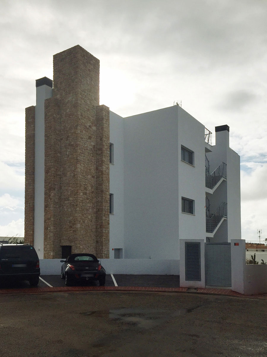 Three-story building in Jesús finished