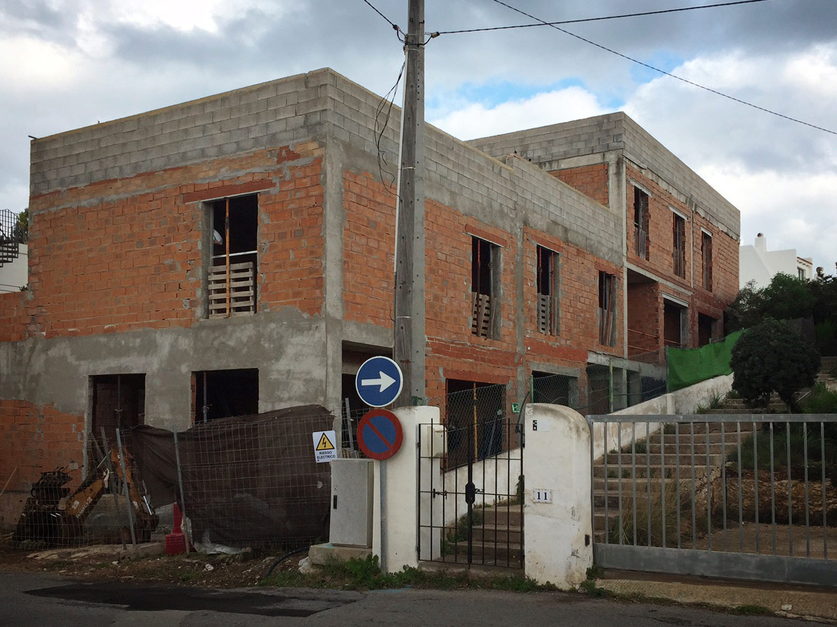 Construcción edificio 4 viviendas y garaje en Illa Plana