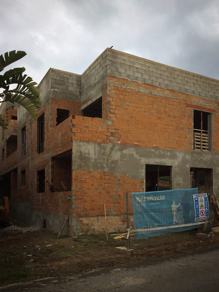 Construcción 4 viviendas y garaje en Illa Plana